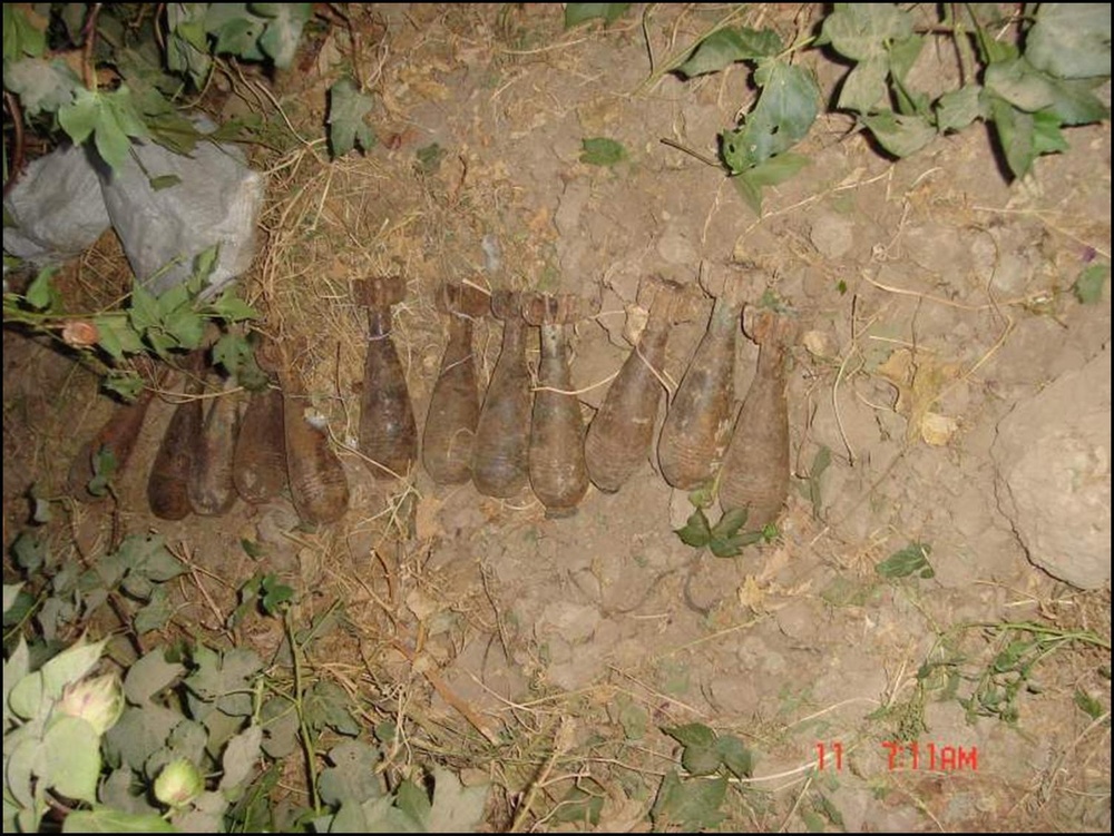 Paratroopers Discover Weapons Cache, Detain Several Insurgents