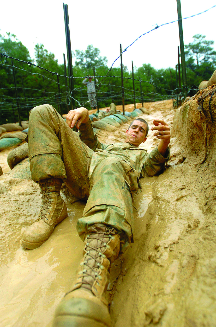 Soldiers Overcome Obsticle Course at Basic Training