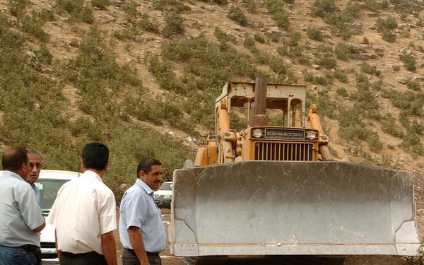 civil affairs teams continue work in iraq