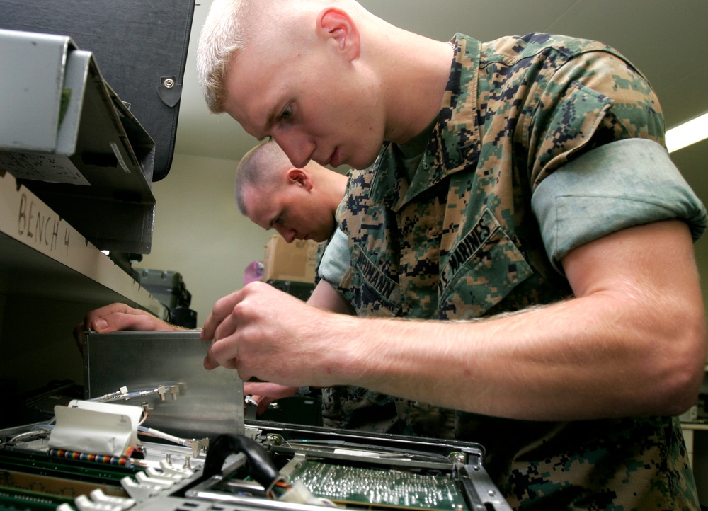 Maintenance Companies Keep Marines Moving