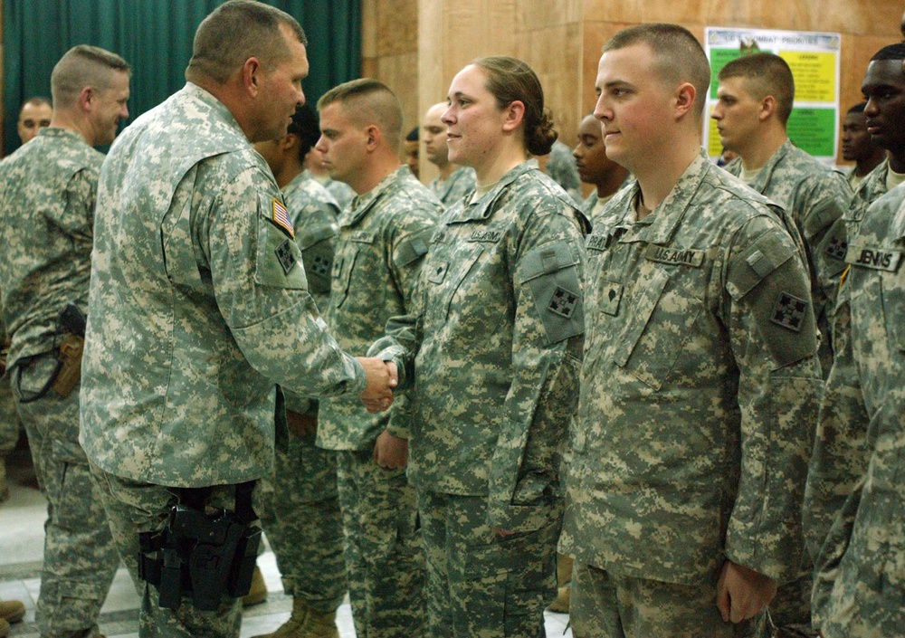 DVIDS - Images - 36 Cobra Soldiers Re-enlist in Central Baghdad [Image ...