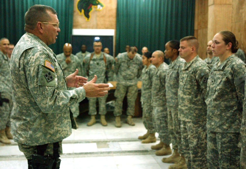 36 Cobra Soldiers Re-enlist in Central Baghdad