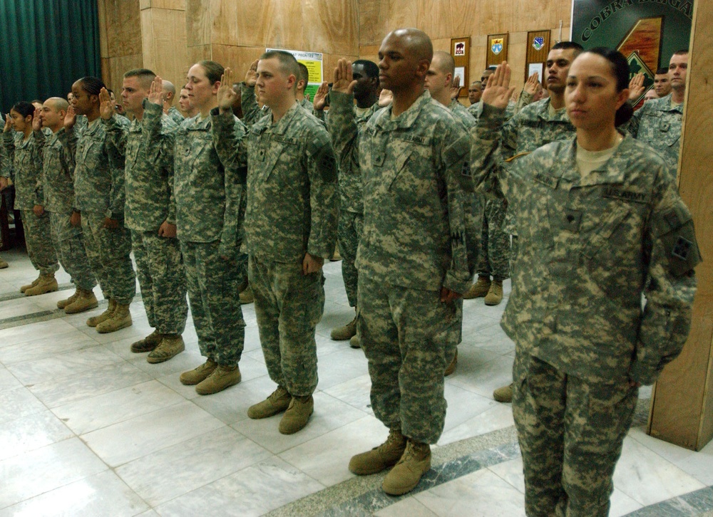 36 Cobra Soldiers Re-enlist in Central Baghdad