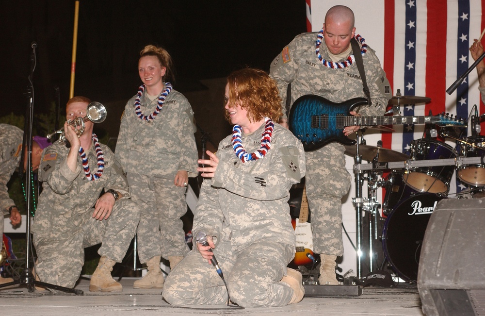4th Inf. Div. Band plays 4th of July for Iraqi president, U.S ambassador, M