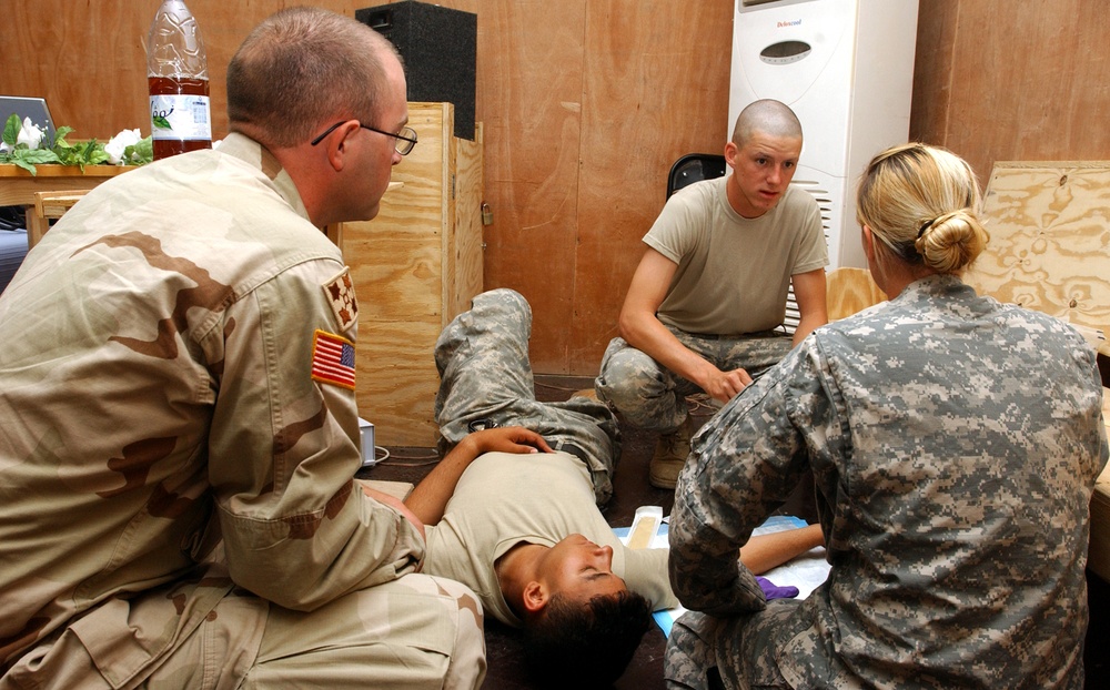 Soldiers Receive Combat Lifesaver Course