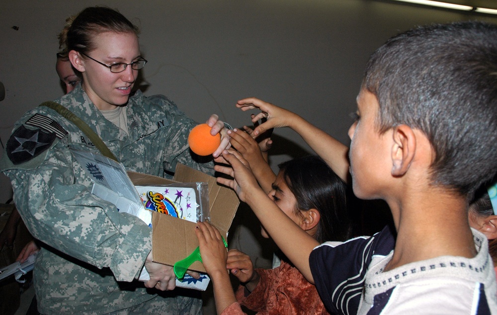 Soldiers help Iraqi children through support of Americans