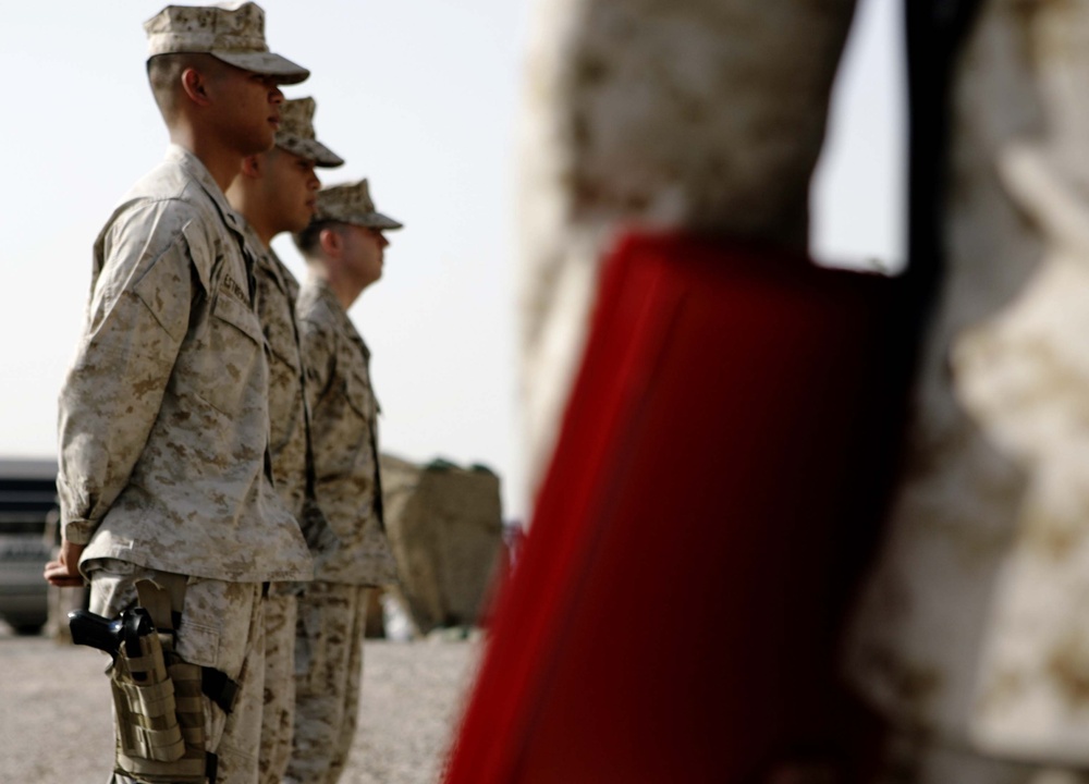 Marine leader visits many, recognizes a few