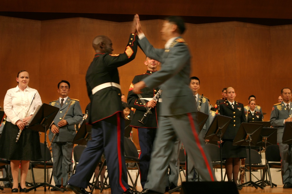 III MEF, JGSDF bands join forces for friendship concert