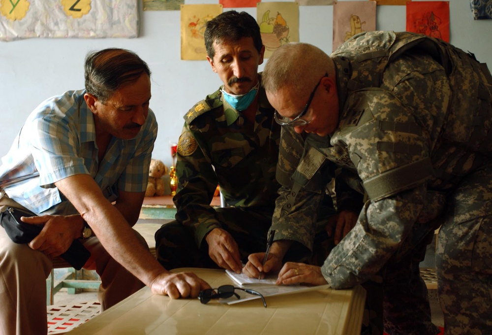 DVIDS - Images - Iraqi Army, MND-B Soldiers Provide Medical Care To ...