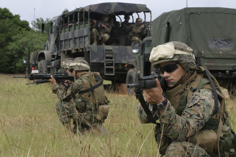 Comm Marines tackle combat course, focus on convoy operations, urban warfar