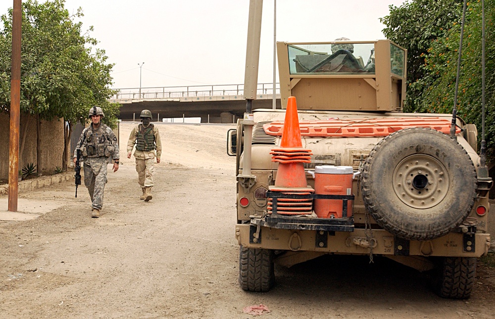 4th Platoon patrols Al Dora