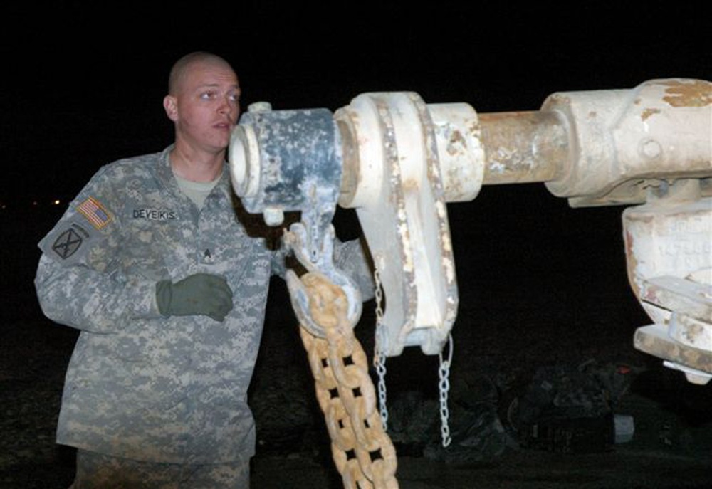 Bandit Recovery team assists aviators with Apache repairs