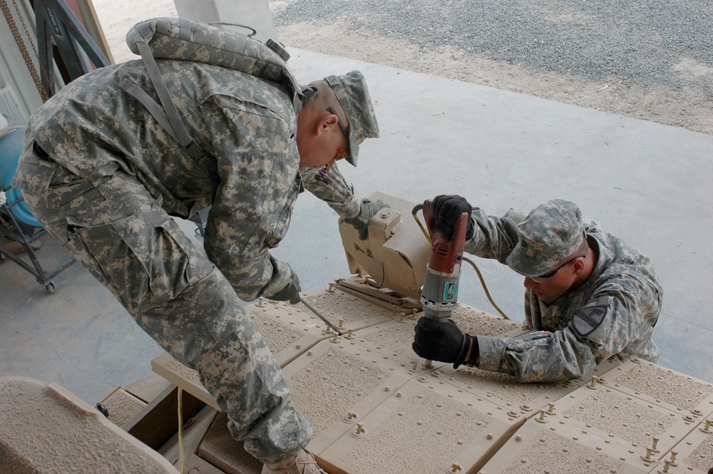 Cav Soldiers Add Armor to Bradley Fighting Vehicles