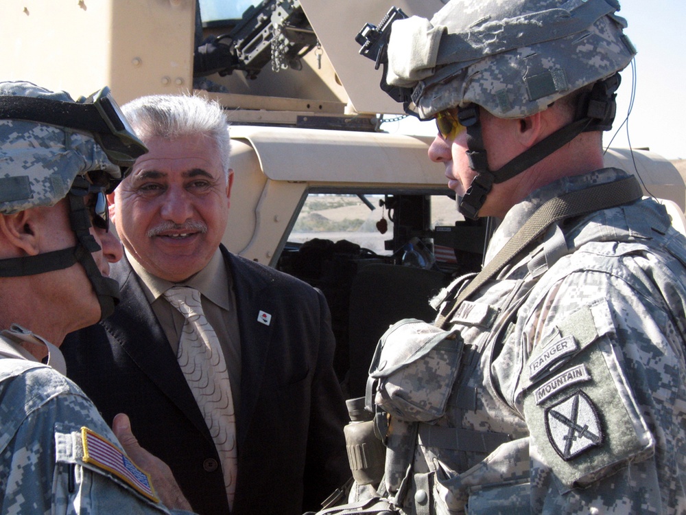 Mountain commander meets Mahmudiyah mayor