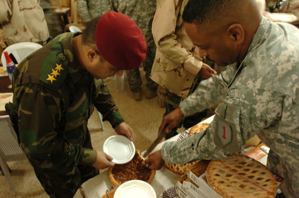 Soldiers share thanksgiving meal together