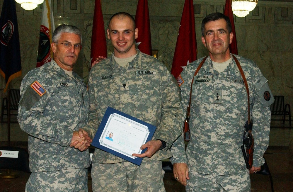 Soldiers awarded citizenship certificates