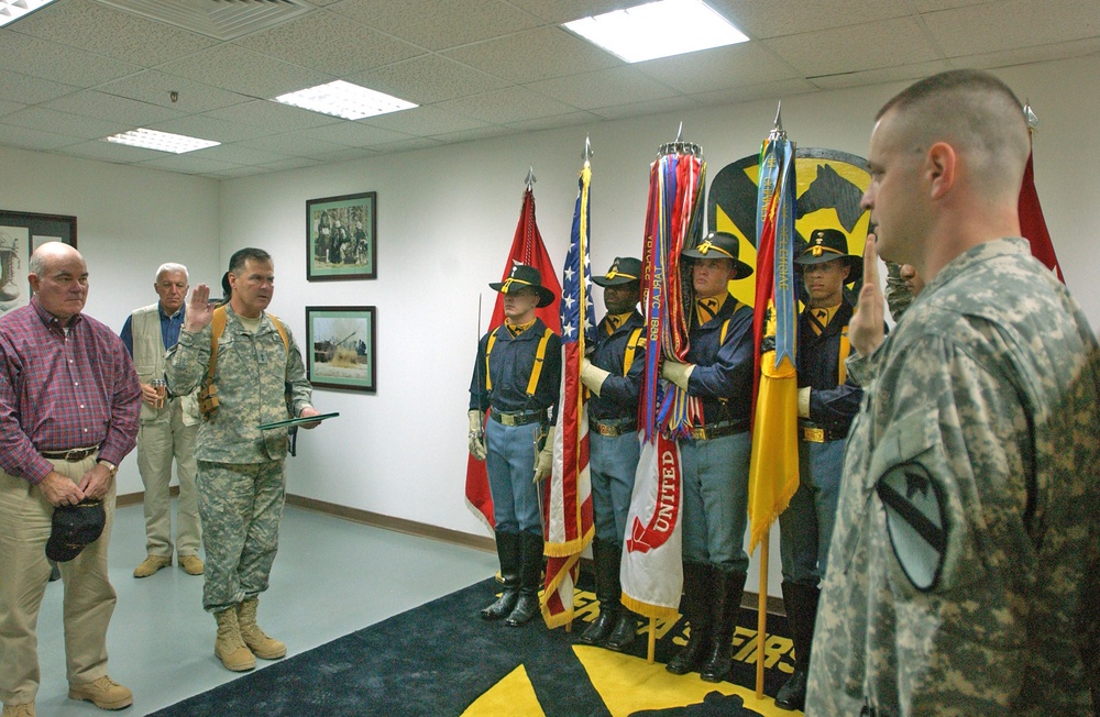 Troops' Baghdad reenlistment attended by Army leader