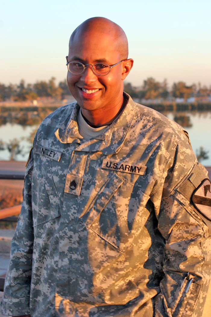 Brothers reunite in Baghdad for Thanksgiving