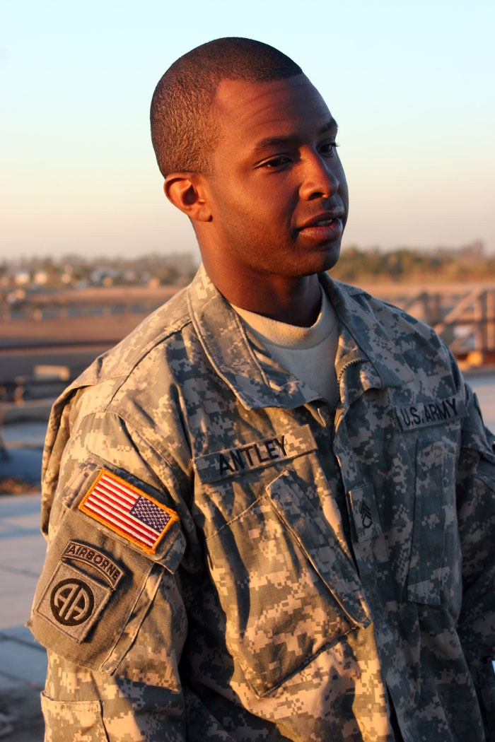 Brothers reunite in Baghdad for Thanksgiving