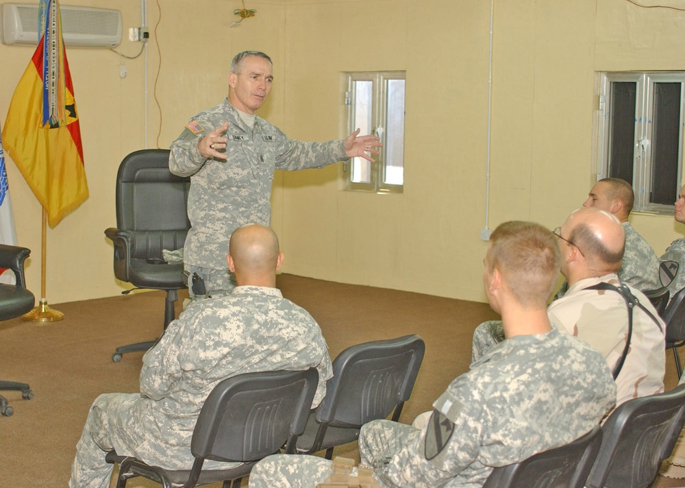 Senior Enlisted Advisor to Chairman of Joint Chiefs Visits 'First Team'