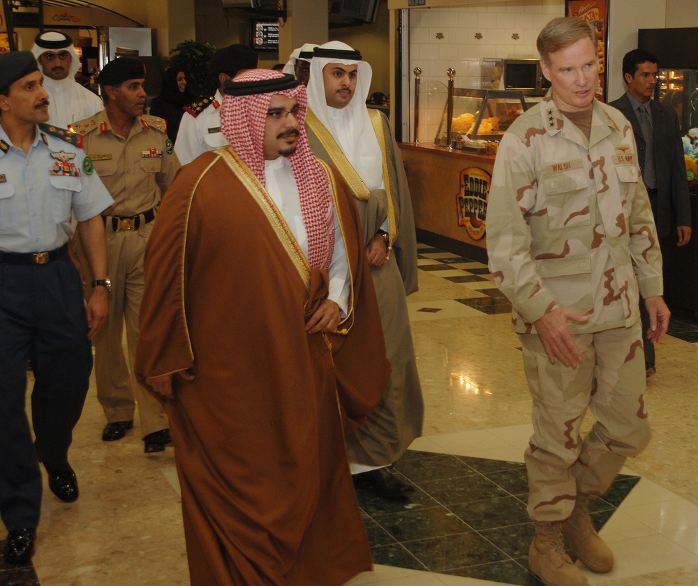 Bahraini Crown Prince Visits COMUSNAVCENT