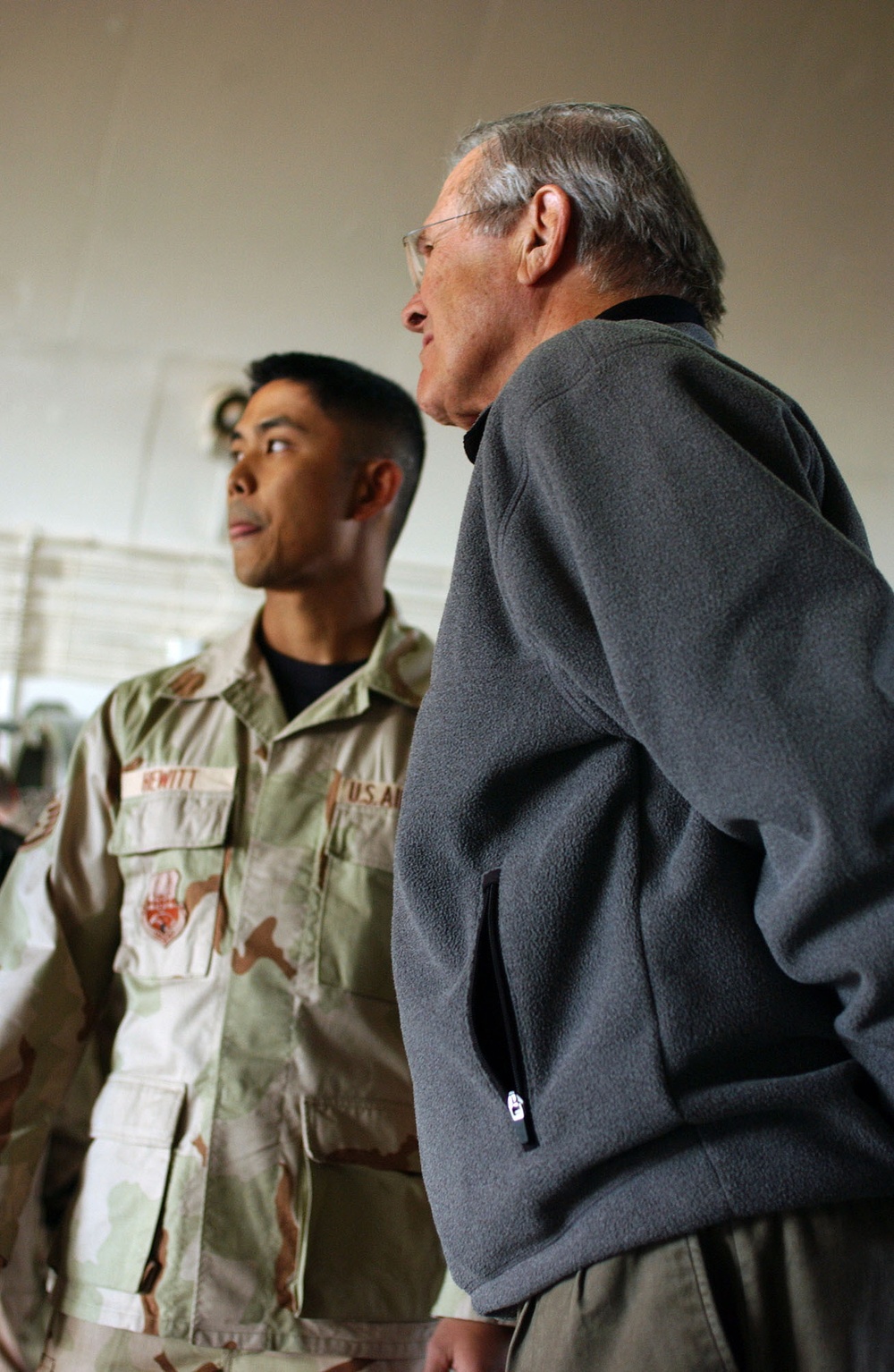 Rumsfeld Visits Troops on Farewell Visit