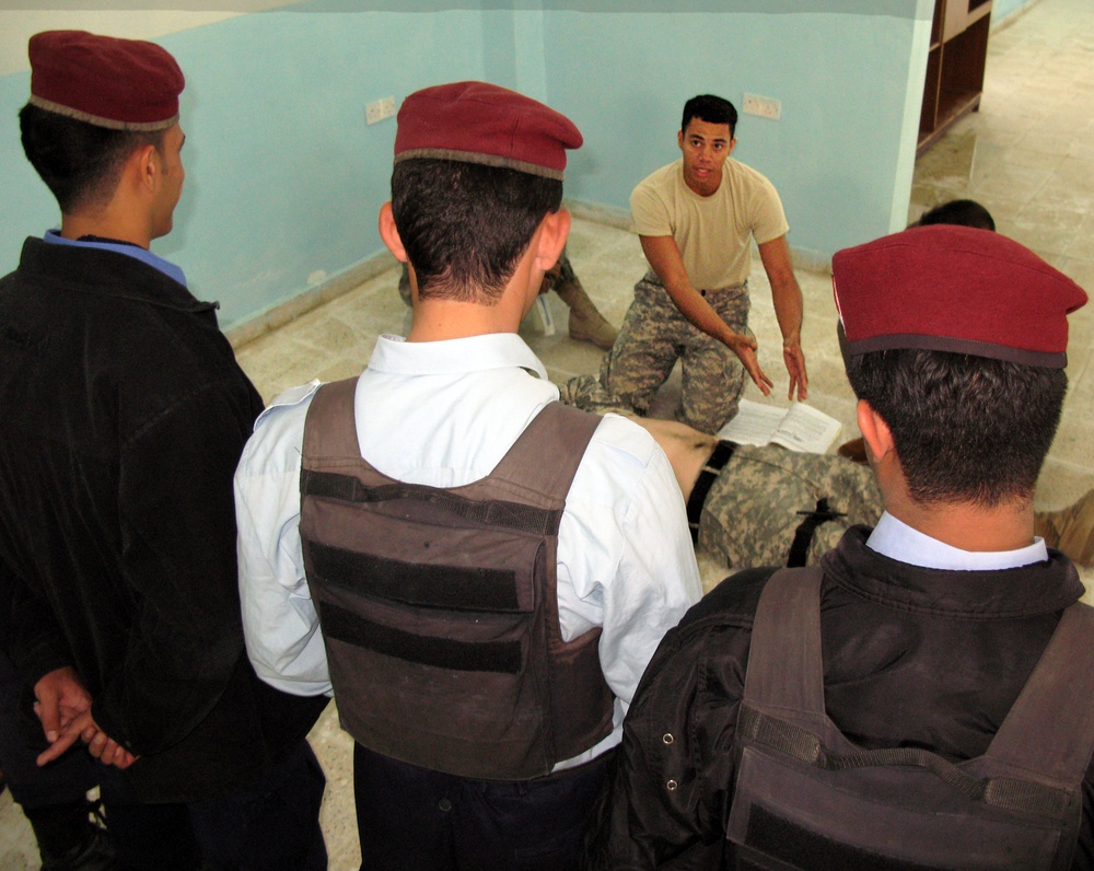 Civil Affairs Medic teaches Lifesaving Skills to Iraqi Police