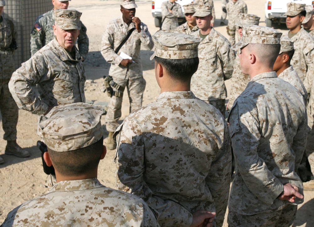 1st MEF's top Marines visit TQ