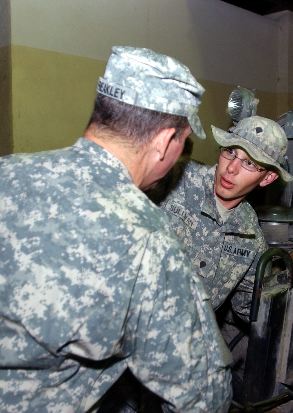 Mountain CG and CSM visit Commando Brigade Soldiers in Iraq