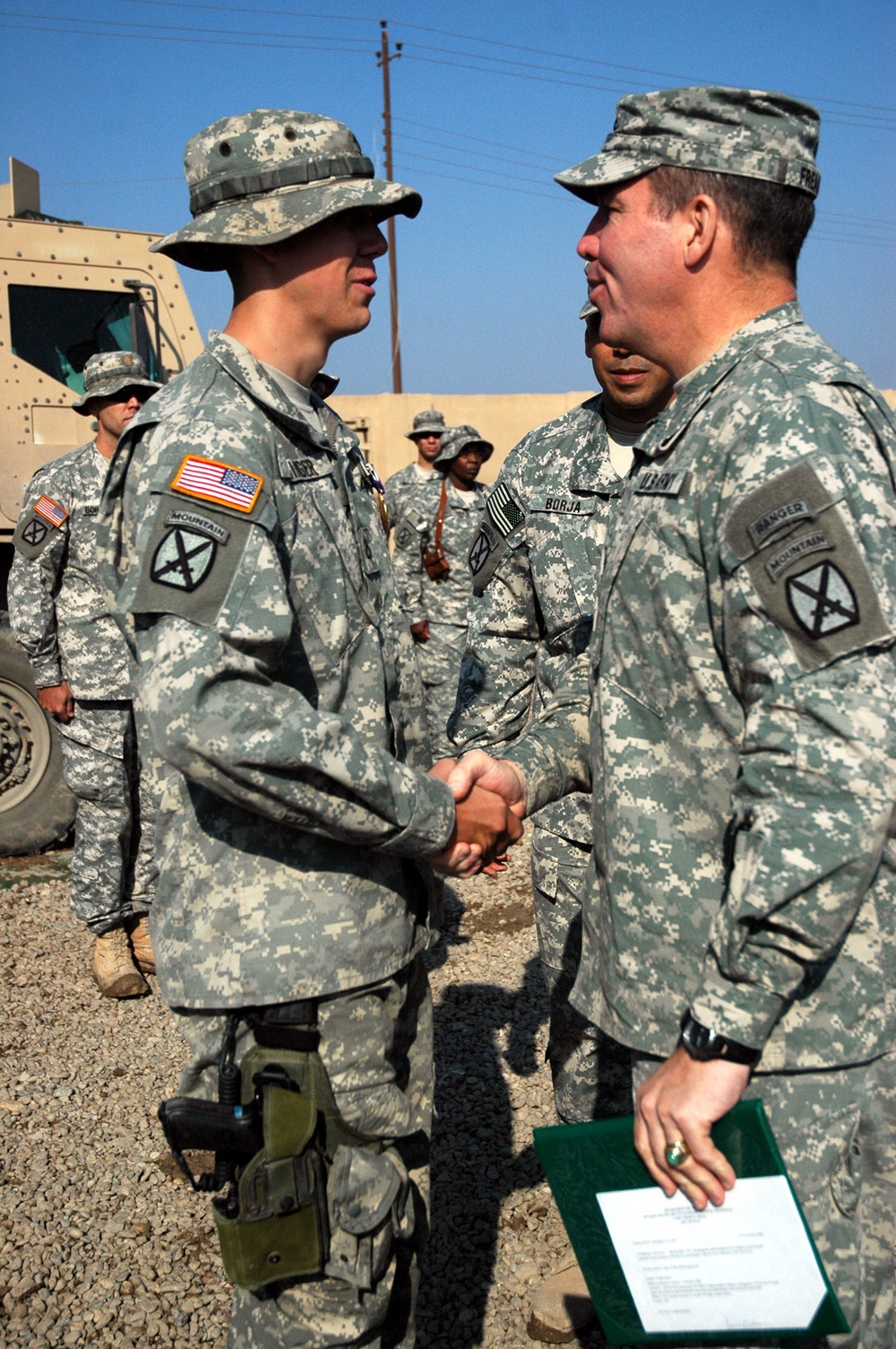 Mountain CG and CSM visit Commando Brigade Soldiers in Iraq