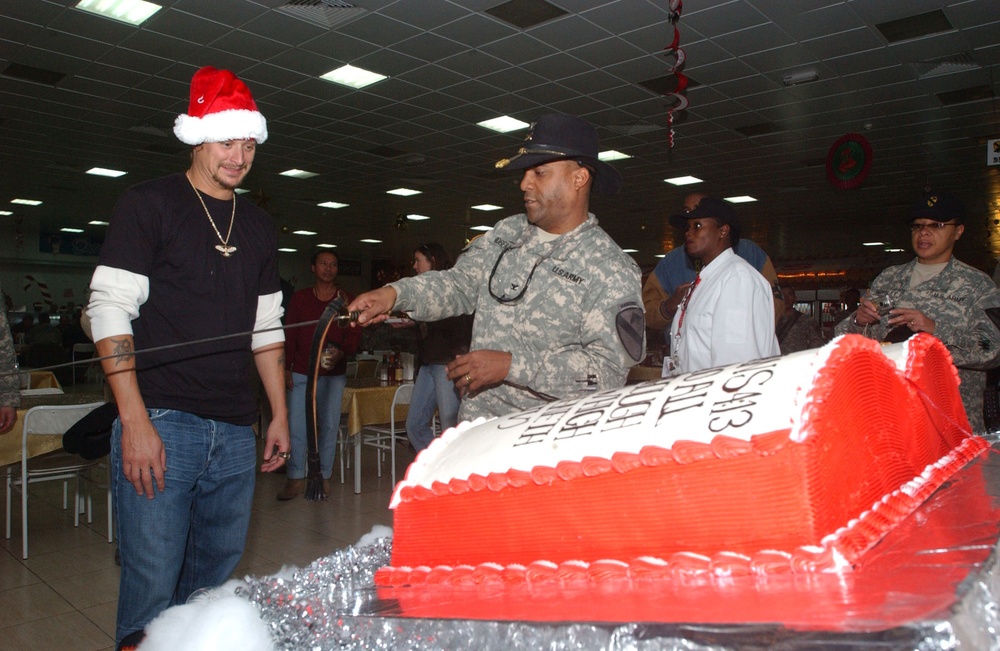 Kid Rock Spends Christmas With the Troops