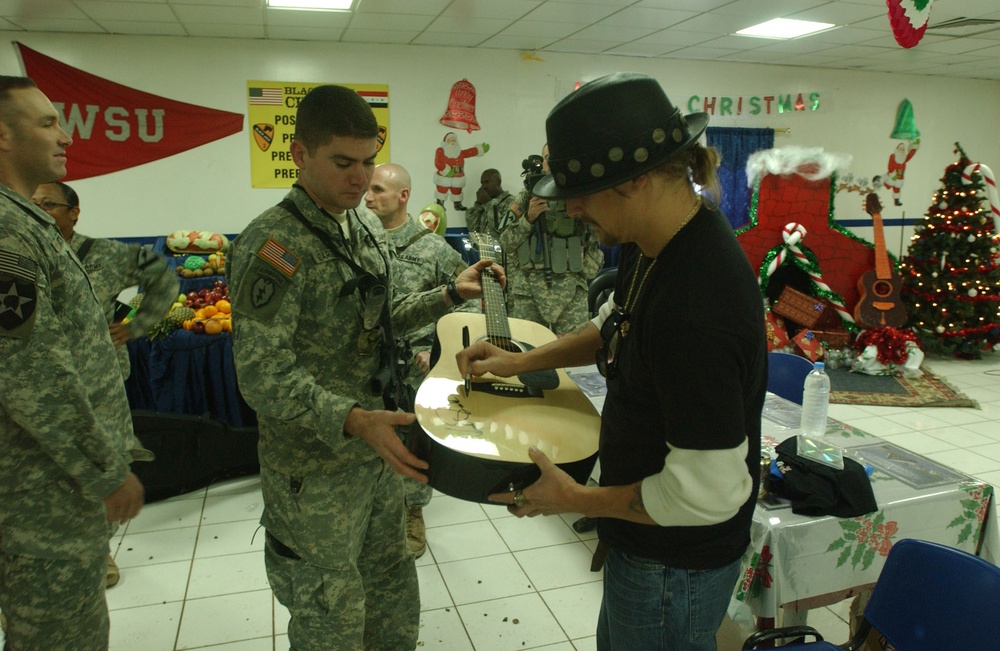 Kid Rock Spends Christmas With the Troops