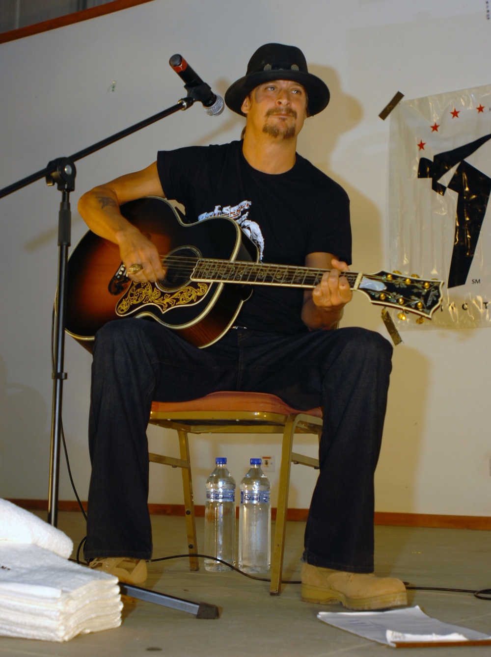 Kid Rock Brings Morale to Troops in Kuwait