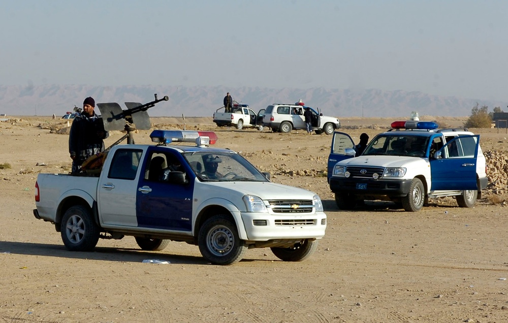 Iraqi and U.S. Troops Conduct Operations in Siniyah