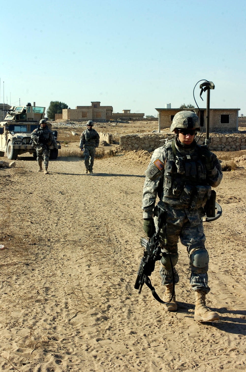 Iraqi and U.S. Troops Conduct Operations in Siniyah