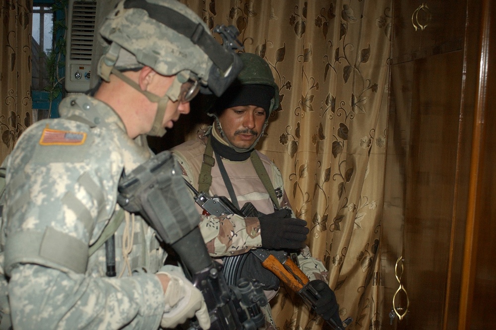 Iraqi Army leads search of Bakriya Village