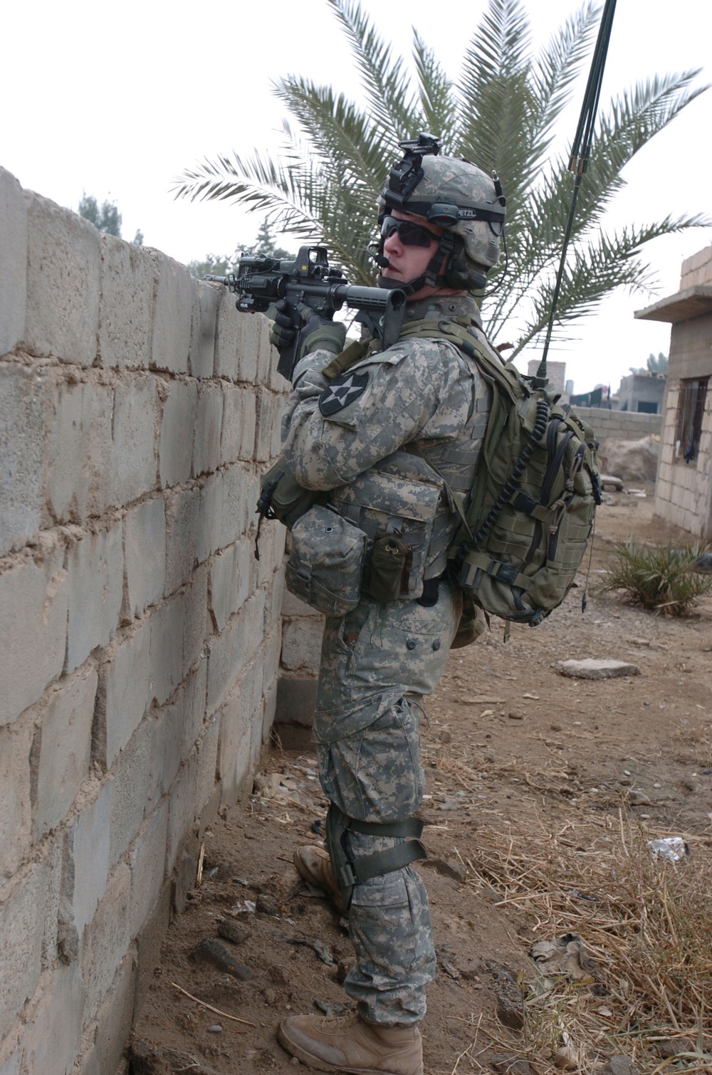 Oklahoma radioman providing protection in Baghdad