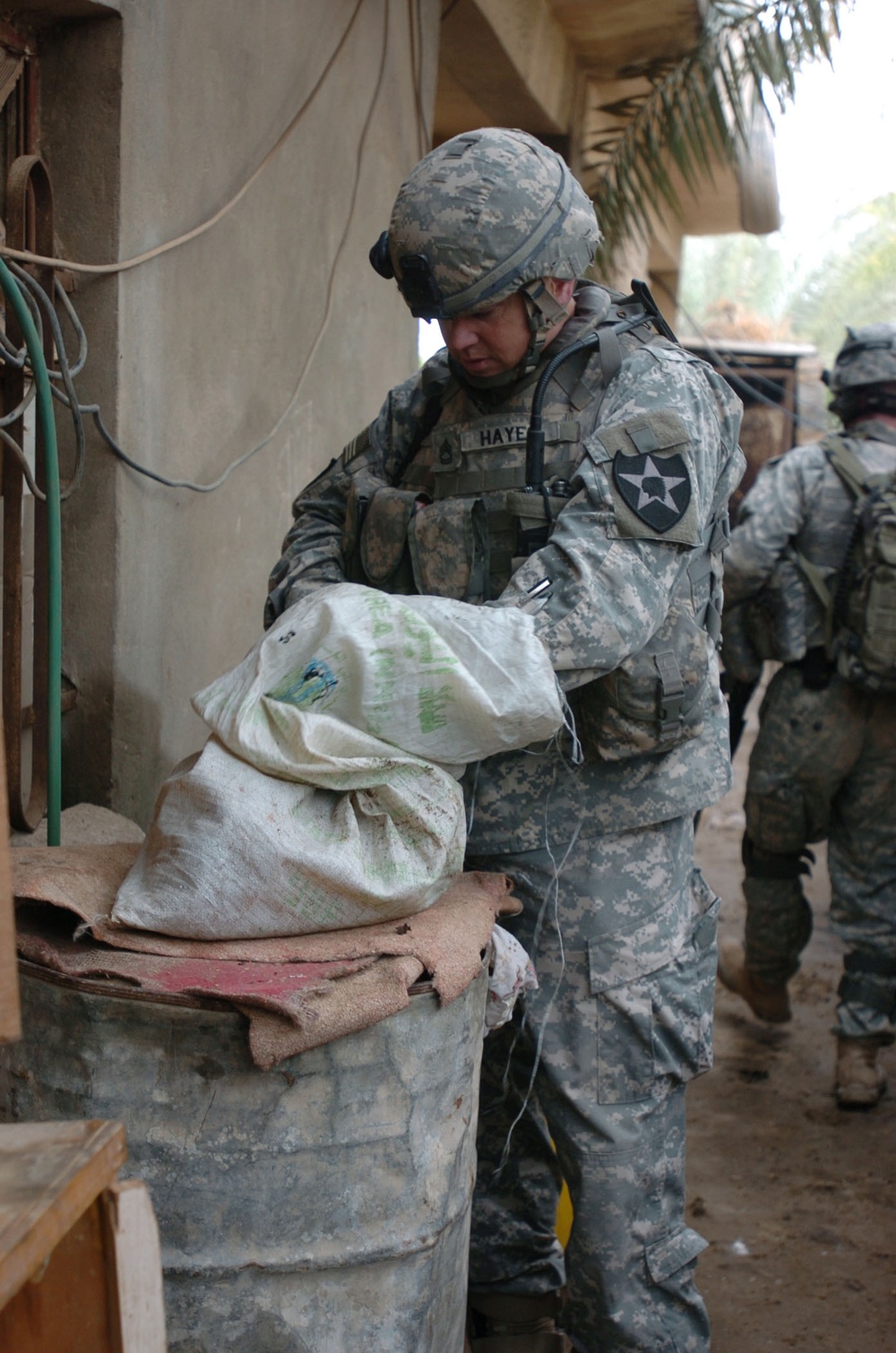 Oklahoma radioman providing protection in Baghdad