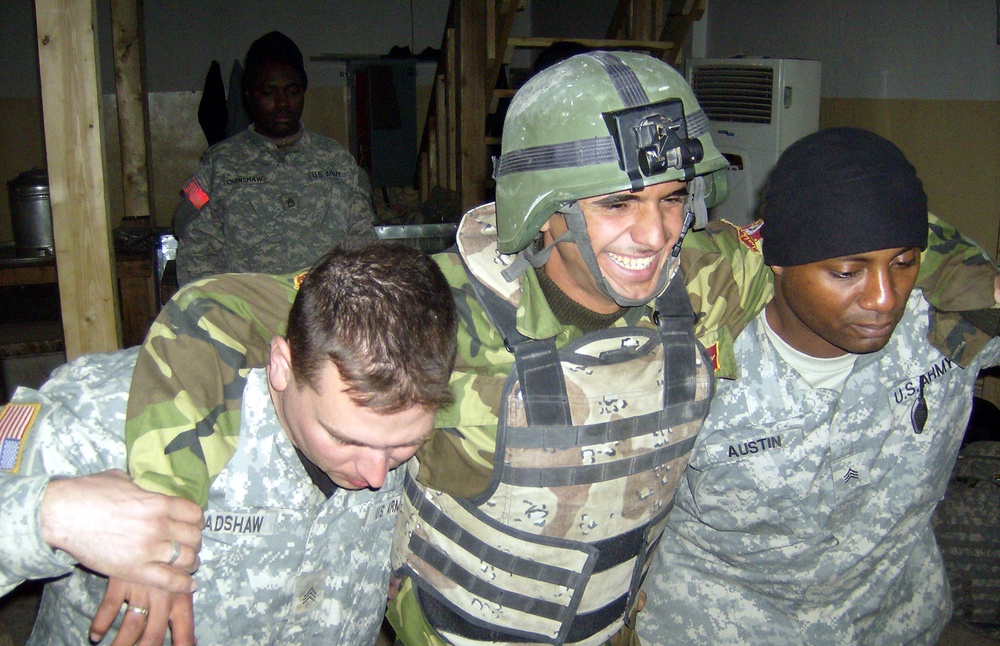 Troops Teach Iraqi Soldiers Battlefield First Aid Techniques