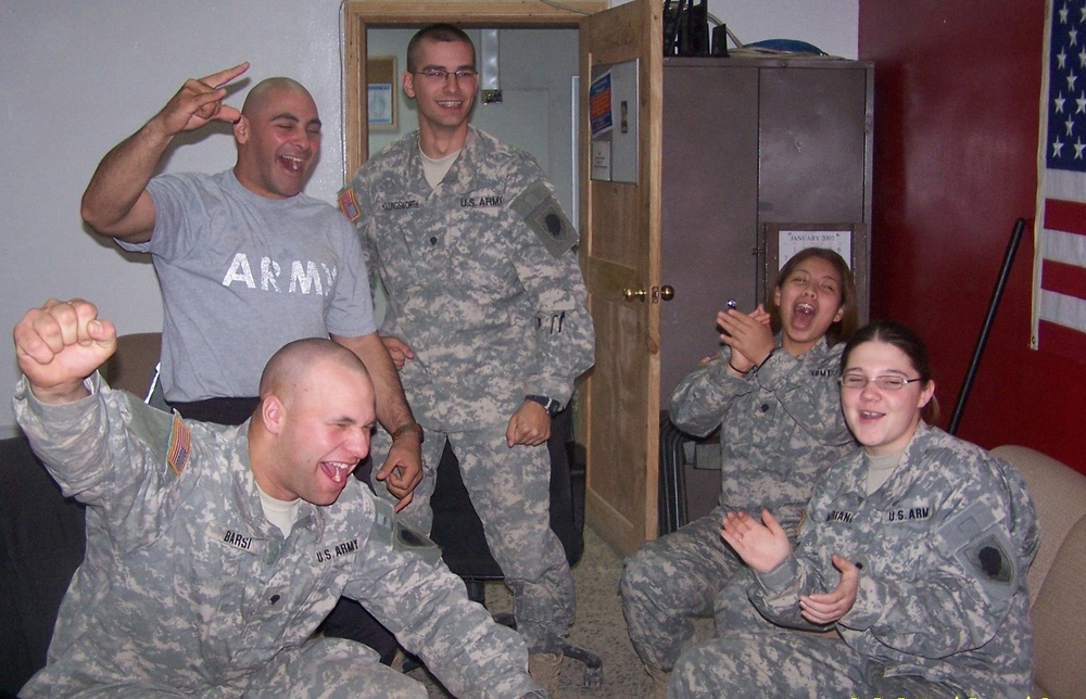 Soldiers watch Bears victory in Iraq