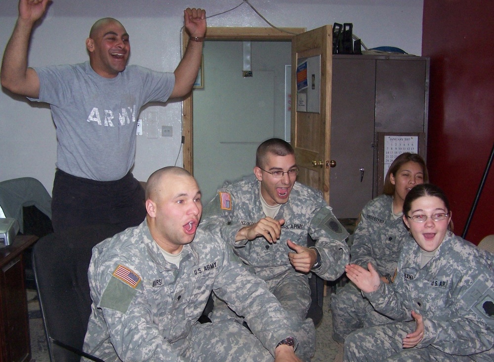 Soldiers watch Bears victory in Iraq