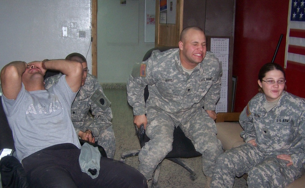 Soldiers watch Bears Victory in Iraq