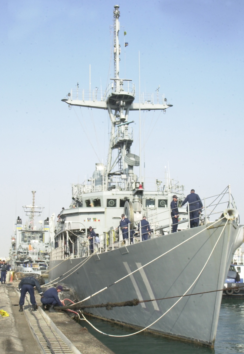 Mine Countermeasure Ship Arrives in Bahrain