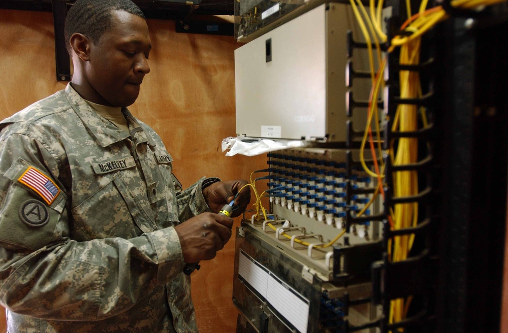 LSAA Cable Dawgs Ensure Soldiers Are Able to Communicate 24/7