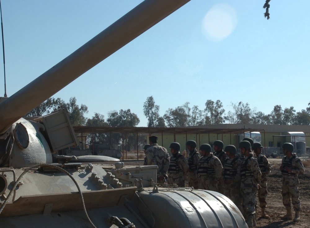 Iraqi Soldiers in Newly Established Battalion Hone Soldier Skills