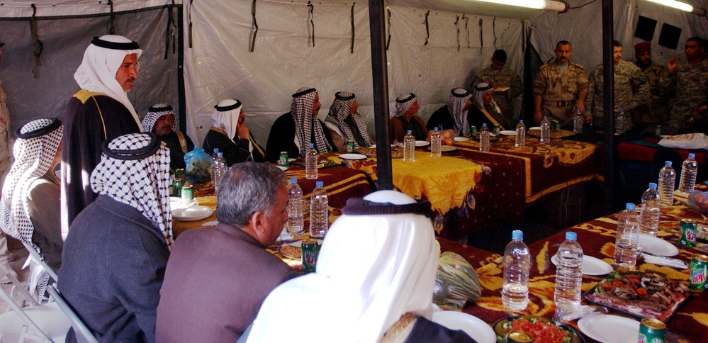 Sheiks attend council meeting at Ahmed Suhel