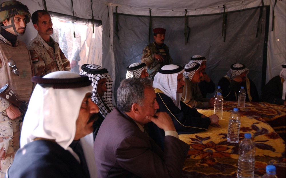 Sheiks attend council meeting at Ahmed Suhel