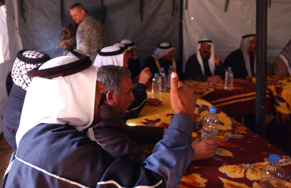 Sheiks attend council meeting at Ahmed Suhel