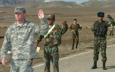 Tajik NCOs learning new responsibilities during U.S.-led exchange