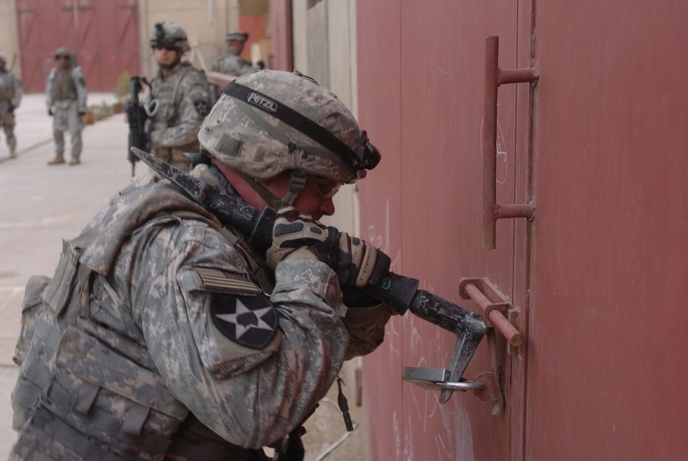 Soldiers Work to Make Baghdad's Adhamiyah District Safer for Residents